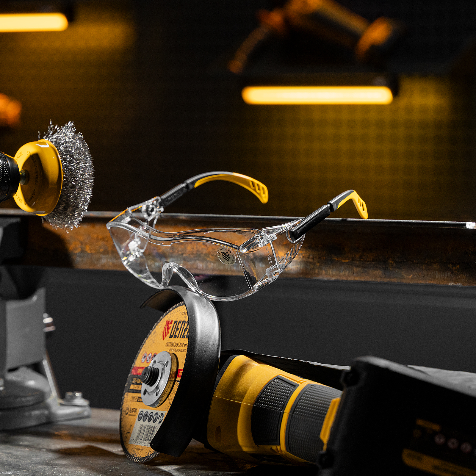 Очки защитные открытые, поликарбонатные, увеличенная прозрачная линза,  регулируемые дужки