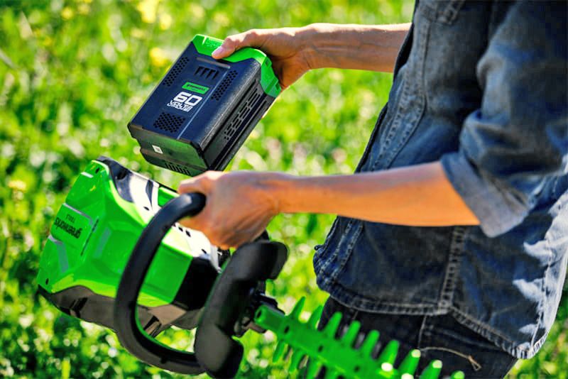 Кусторез аккумуляторный 61 см Greenworks 60V GD60HT, бесщеточный, без АКБ и ЗУ