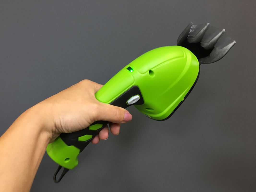 Садовые ножницы-кусторез аккумуляторные Greenworks 3,6V со встроенным аккумулятором на 2 A*ч с ручкой-удлинителем